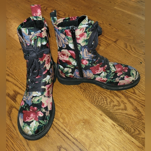 Mossimo Floral Boots - Picture 5 of 6